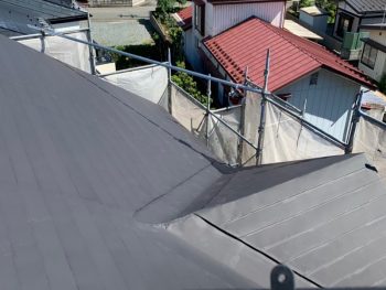 屋根塗装工事中2